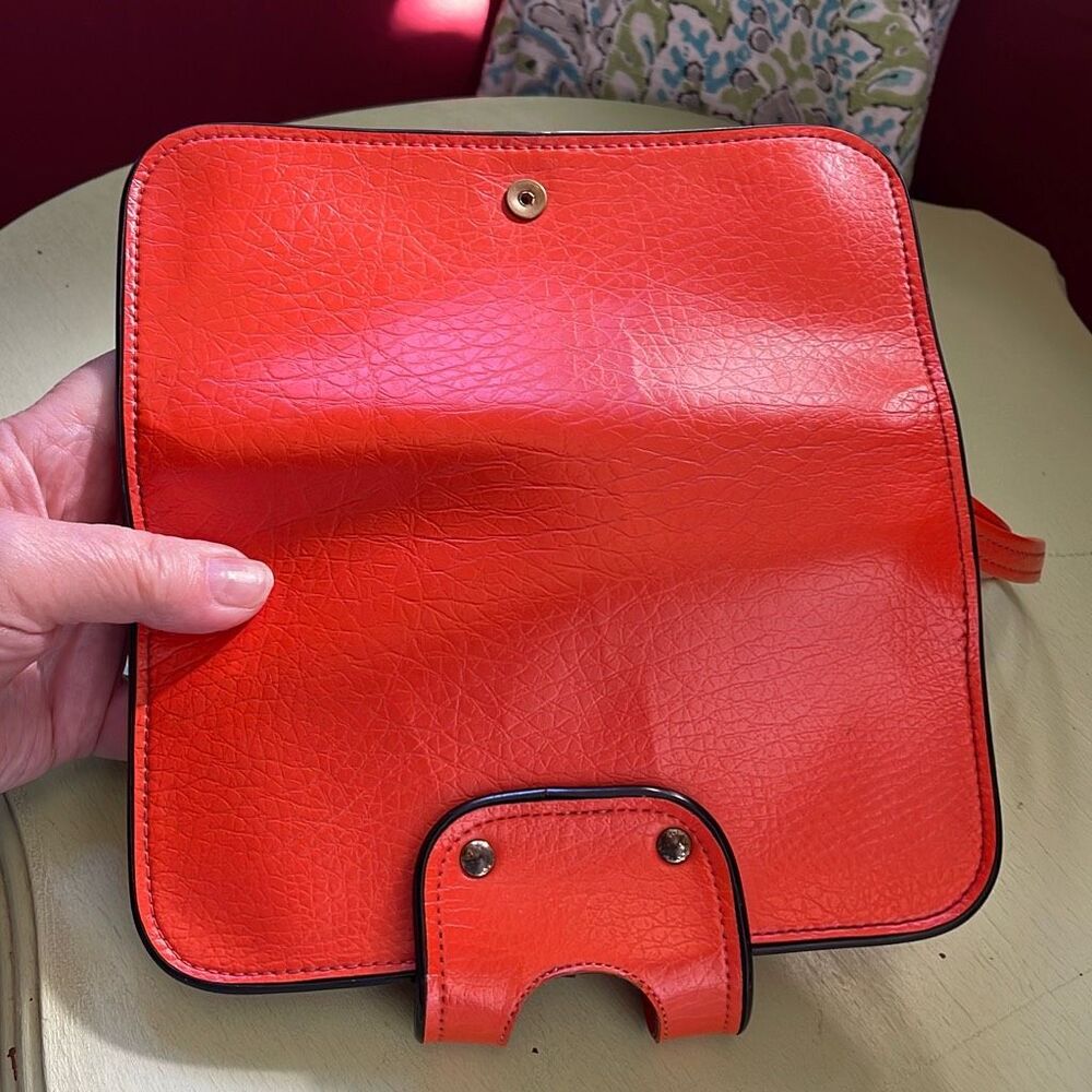 Vintage 1960’s70’s orange faux leather wristlet. - Picture 12 of 16